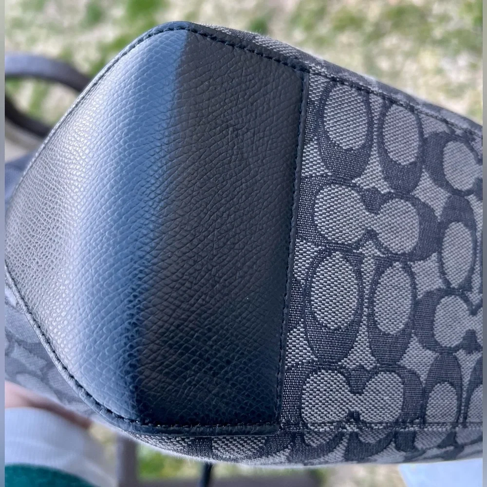COACH Signature Tote/Bag - Picture 9 of 14